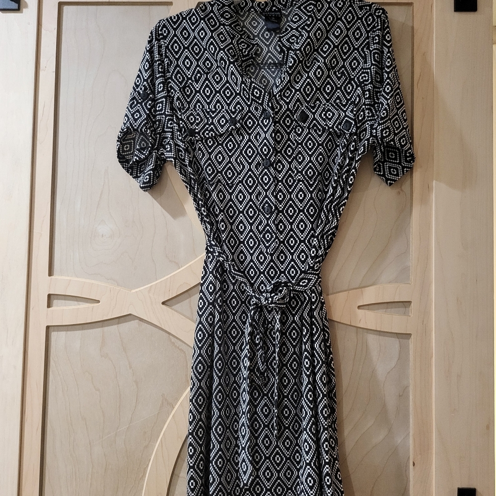 Black and White short-sleeve shirt dress with belt
